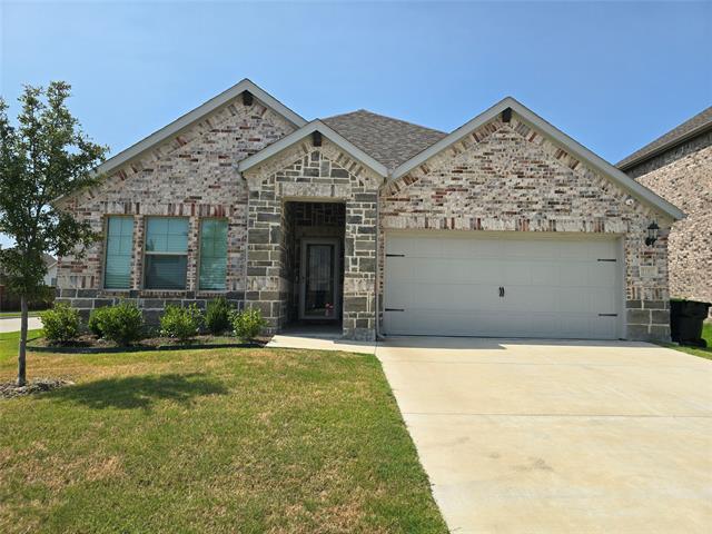 2101 Sun Star Dr in Haslet, TX - Building Photo