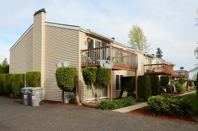 Mountain View Apartments in Canby, OR - Building Photo - Building Photo