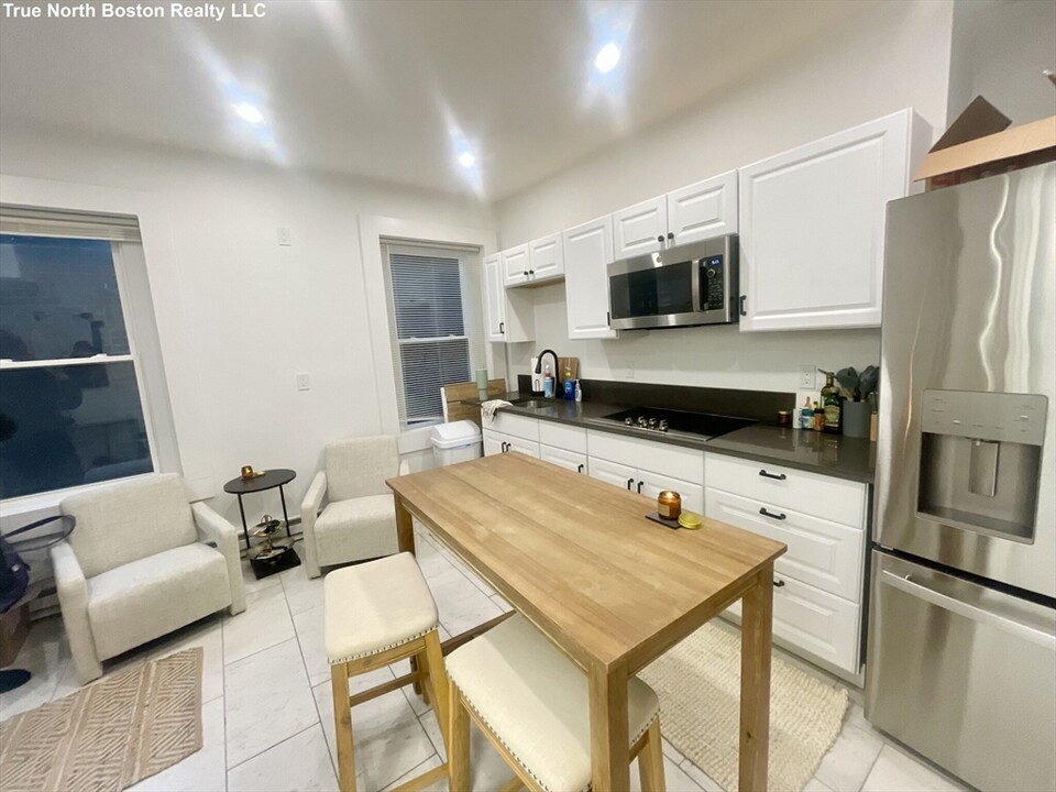 206 Hanover St-Unit -1 in Boston, MA - Building Photo