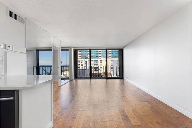 Queen's Surf Condos