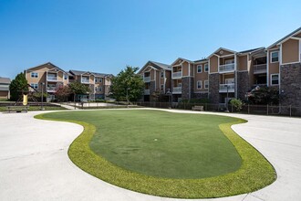 Centennial Village in Oak Ridge, TN - Foto de edificio - Building Photo