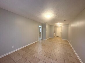 11 Susan Cv, Unit L in Jackson, TN - Foto de edificio - Building Photo