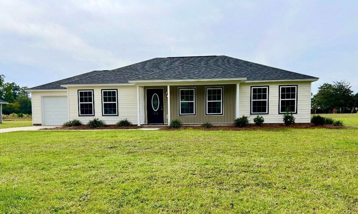 112 Elmwood Ave in Pinewood, SC - Building Photo