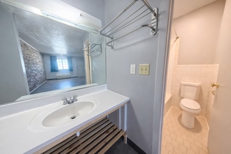 401 Northeast Ave in Columbus, KS - Building Photo - Building Photo