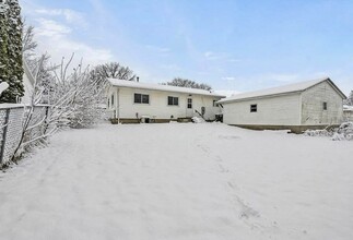 1417 Starview Dr in Cedar Falls, IA - Building Photo - Building Photo