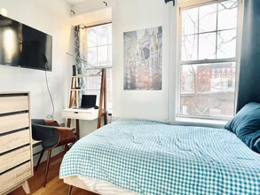 Furnished room/NOT APARTMENT, Unit 2 in Brooklyn, NY - Foto de edificio - Building Photo