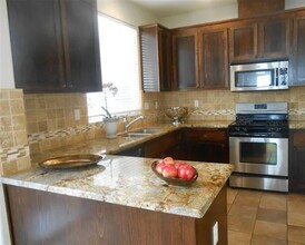 301 Toyon Ln in Vacaville, CA - Foto de edificio - Building Photo