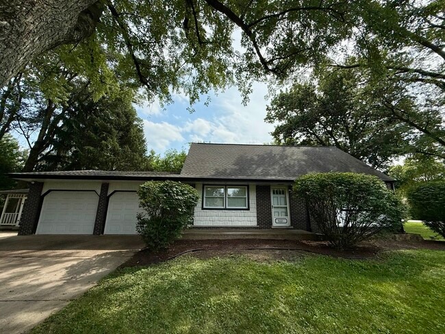 property at 29W601 Prairie Ave