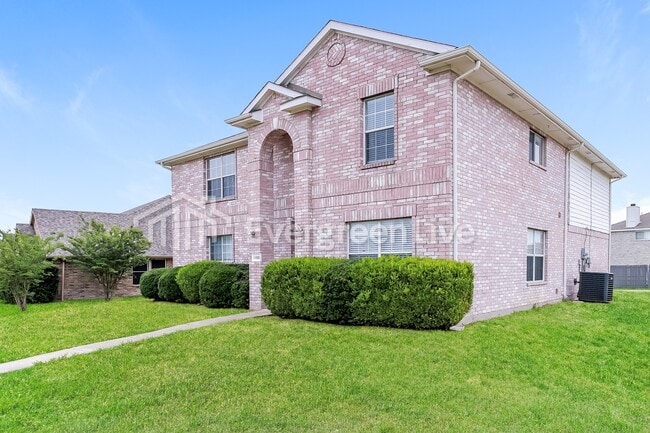 1100 Beechwood Ln in Cedar Hill, TX - Building Photo - Building Photo
