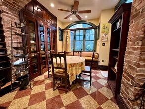 811 Washington St in Brookline, MA - Foto de edificio - Building Photo