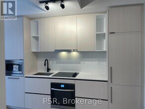 10 Graphophone Grv in Toronto, ON - Building Photo - Building Photo