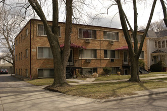 521-523 N Genesee St in Waukegan, IL - Foto de edificio - Building Photo