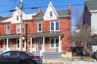 302 W Martin St in Martinsburg, WV - Building Photo - Building Photo