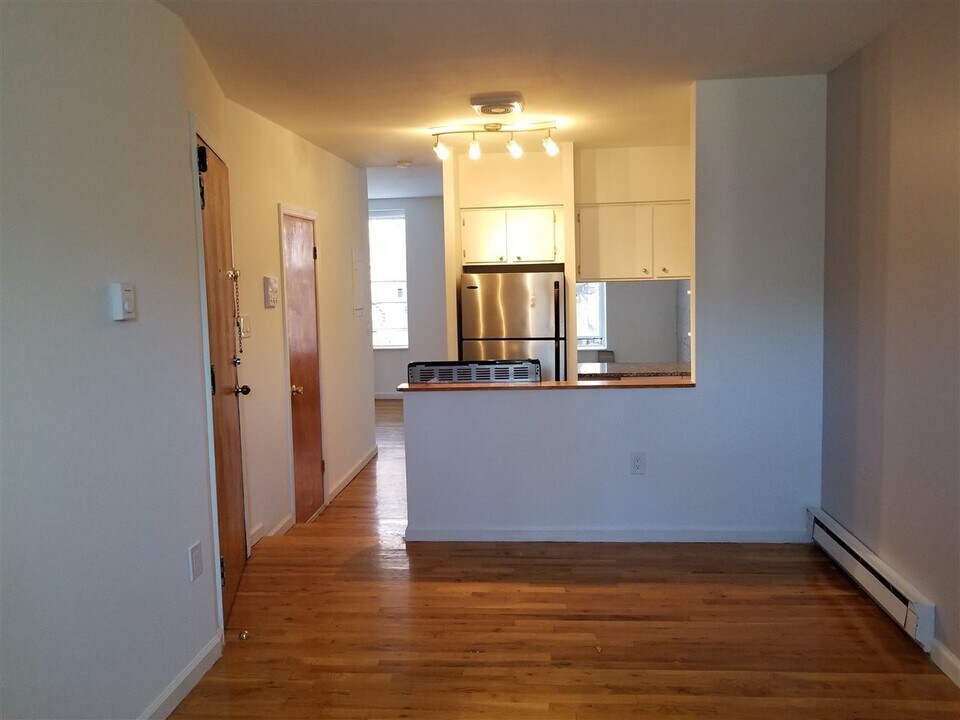 128 Garden St in Hoboken, NJ - Building Photo