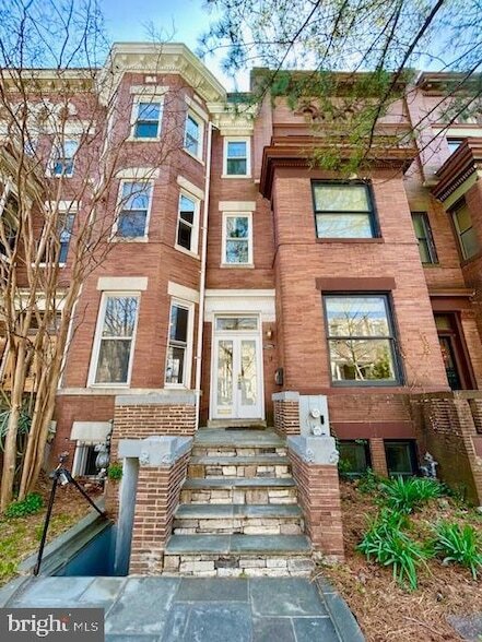 1240 Columbia Rd NW in Washington, DC - Foto de edificio