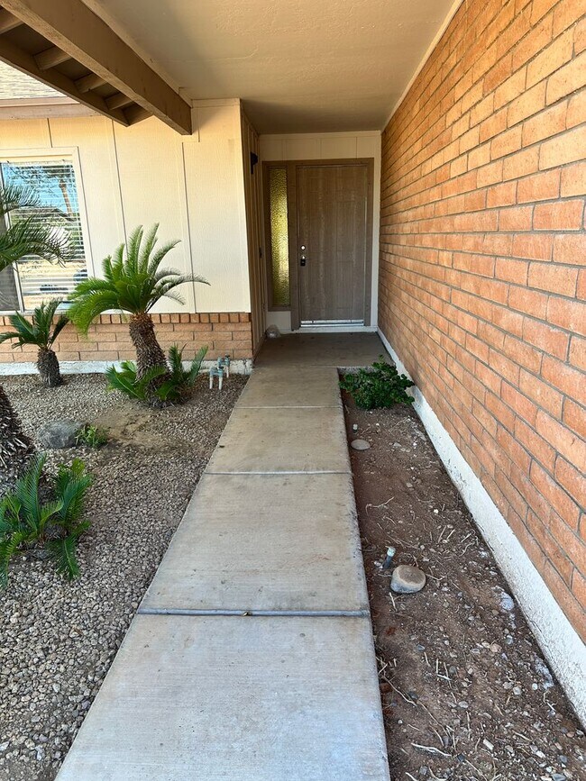2111 N Los Altos Dr in Chandler, AZ - Building Photo - Building Photo