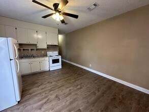 215 Carys Ln in Pensacola, FL - Building Photo - Building Photo