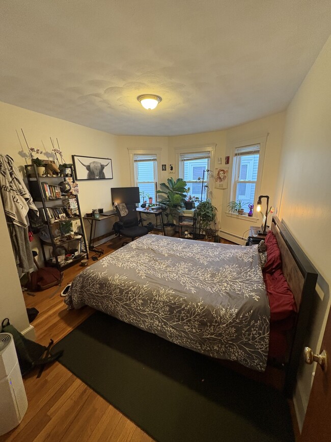 28 Adrian St, Unit 2 in Somerville, MA - Building Photo - Building Photo