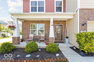 5867 Solomon Harmon Way in Whitestown, IN - Building Photo - Building Photo