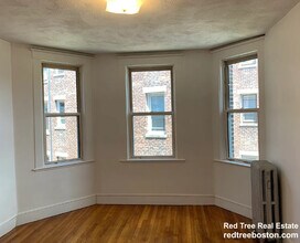 11 Scottfield Rd, Unit 7 in Boston, MA - Foto de edificio - Building Photo