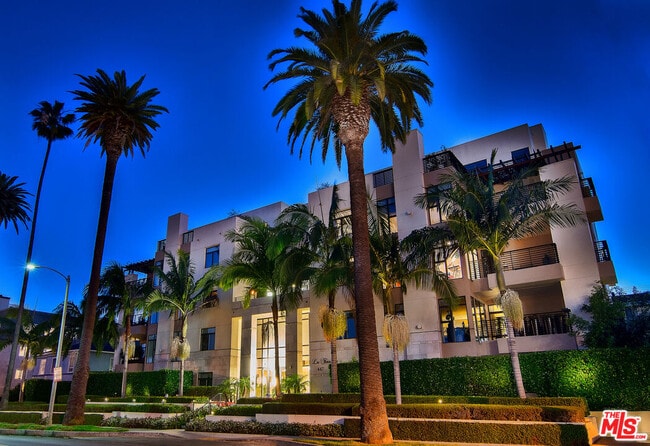property at 447 N Doheny Dr