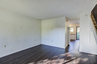 7876 Bodega Ave, Unit B in Sebastopol, CA - Building Photo - Building Photo