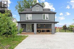 8190 Riverside Dr E in Windsor, ON - Building Photo