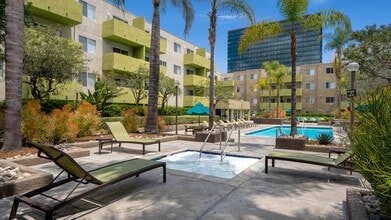 Hampshire Place in Los Angeles, CA - Foto de edificio - Building Photo