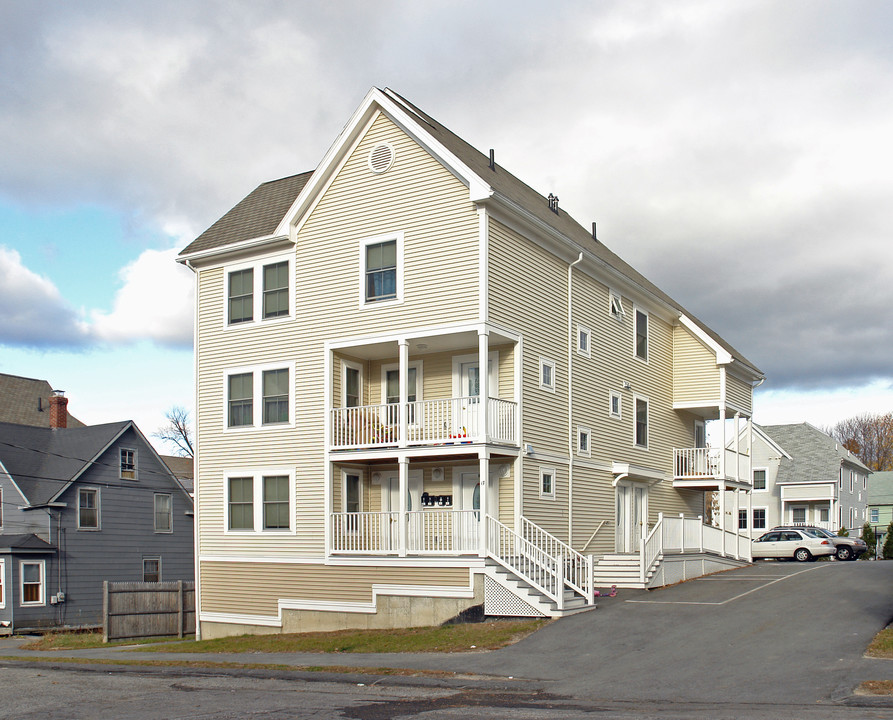 17 North St in Westbrook, ME - Building Photo