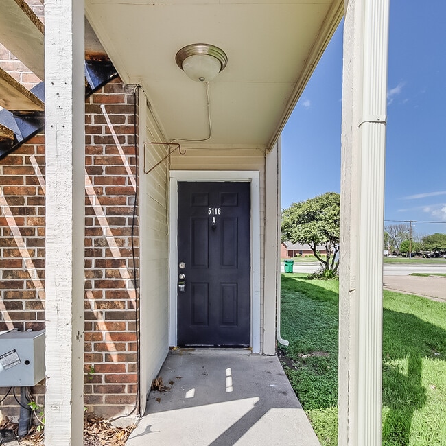 5116 Stanley Keller Rd in Haltom City, TX - Building Photo - Building Photo