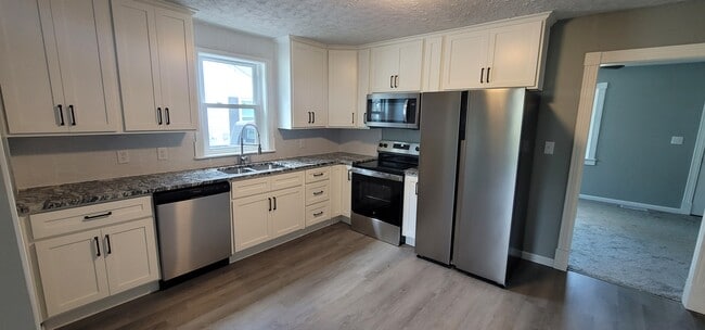 366 S Greensburg St in Hodgenville, KY - Foto de edificio - Building Photo