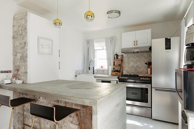 11321 Mississippi Ave, Unit 11321 in Los Angeles, CA - Building Photo - Building Photo