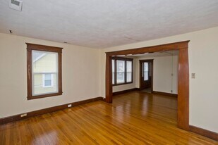 58-60-60 Ionia St in Springfield, MA - Building Photo