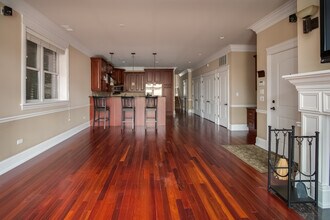 3021 N Southport Ave, Unit 2A in Chicago, IL - Foto de edificio - Building Photo