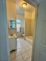 475 Clinton Ave, Unit 3 in Newark, NJ - Building Photo