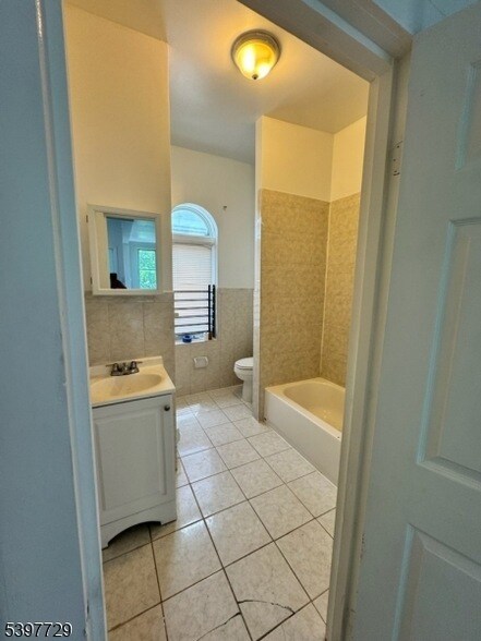 475 Clinton Ave, Unit 3 in Newark, NJ - Building Photo