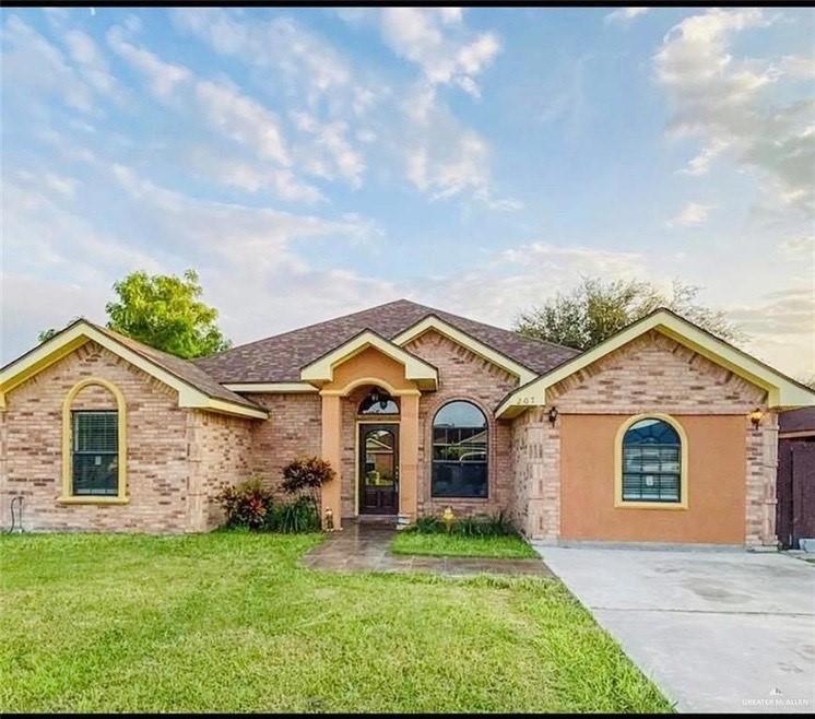 8 Fudge Dr in Alamo, TX - Building Photo