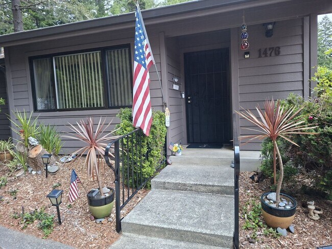 1476 Glenwood Dr in Brookings, OR - Building Photo - Building Photo