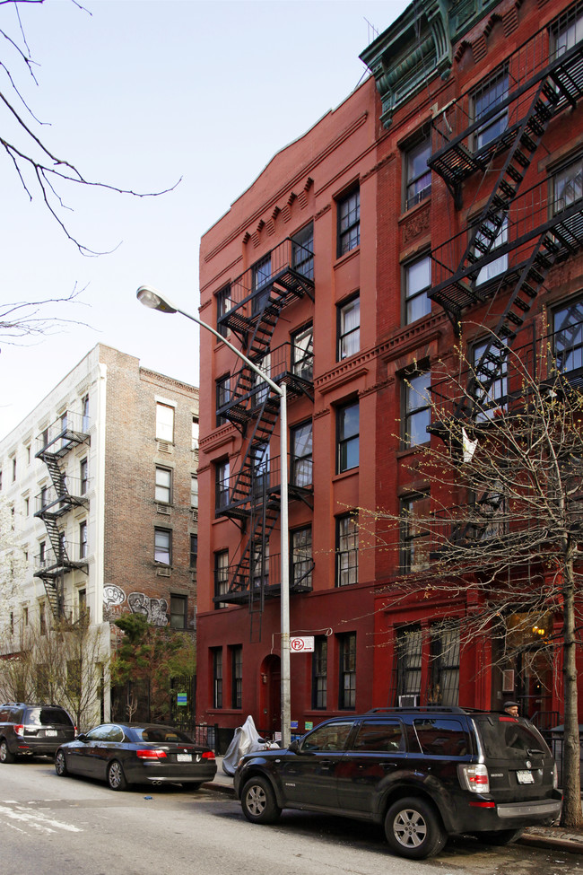 605 E 11th St in New York, NY - Building Photo - Building Photo