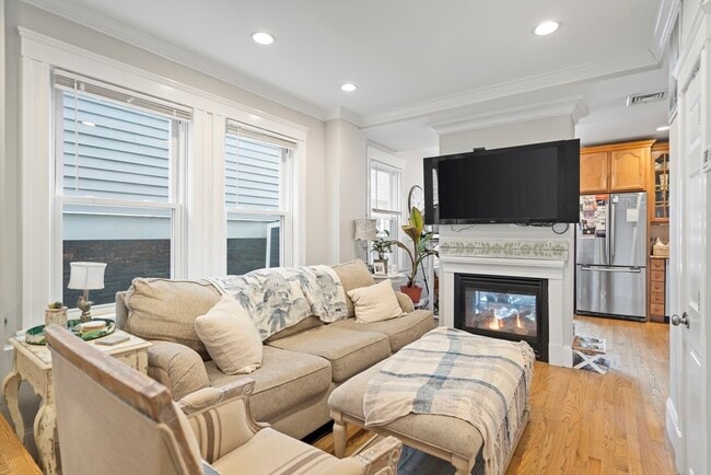 property at 521 E 5th St