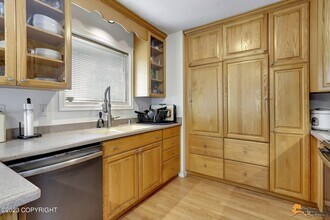 9816 St Lawrence Cir in Anchorage, AK - Building Photo - Building Photo