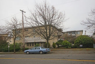 Sunset Vista in Seattle, WA - Building Photo - Building Photo