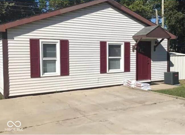 property at 410 W Green St