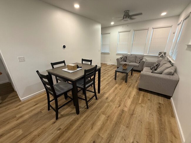 Room in Duplex on S Alston Ave in Durham, NC - Building Photo - Building Photo