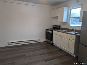 71 E Pearl St in Torrington, CT - Building Photo - Building Photo