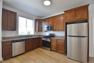 7122 Amigo Ave in Los Angeles, CA - Building Photo - Building Photo