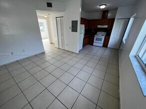 452 SW 10th St in Miami, FL - Building Photo - Building Photo