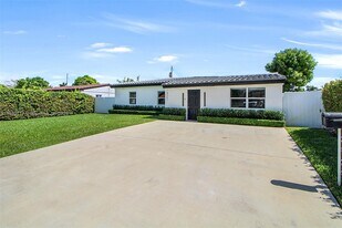 18361 NE 20th Pl in North Miami Beach, FL - Building Photo