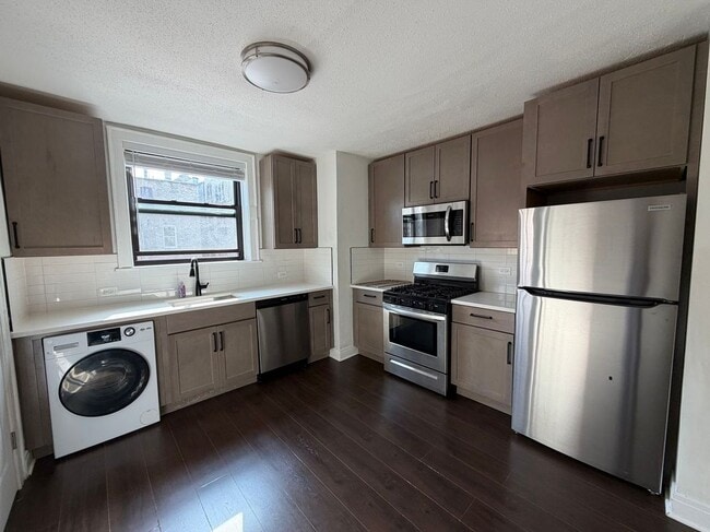 property at 5441/2 N Lincoln Ave