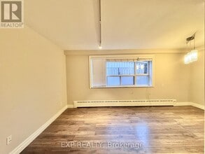 25 Paisley Blvd E in Mississauga, ON - Building Photo - Building Photo